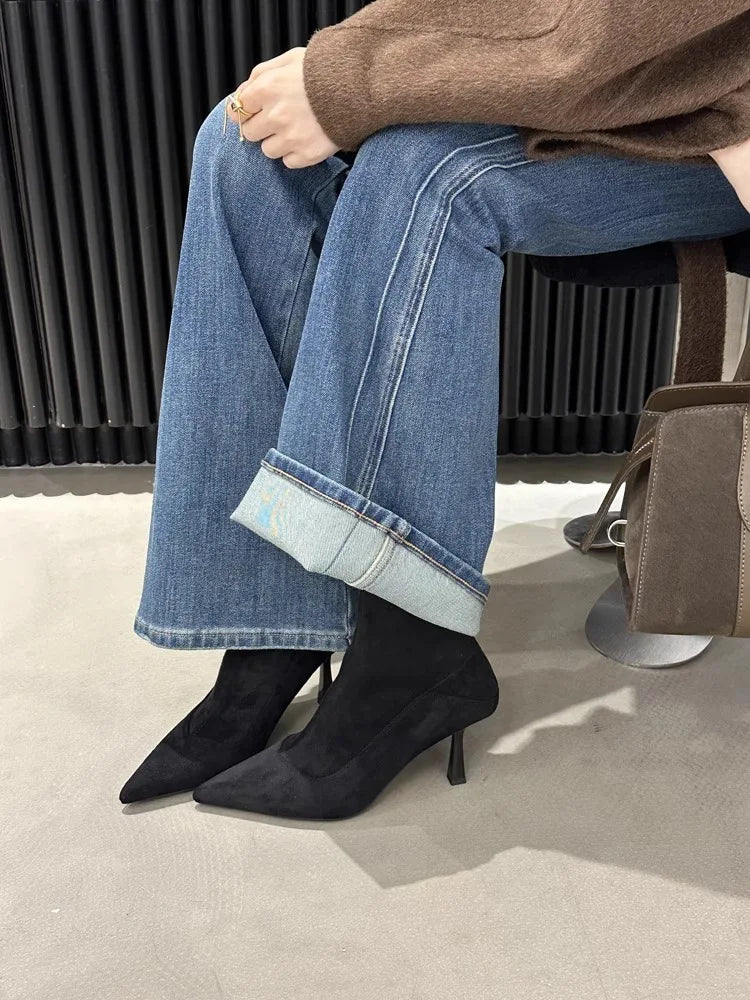 Bottines en Suédine à Bout Pointu et Talon Fin