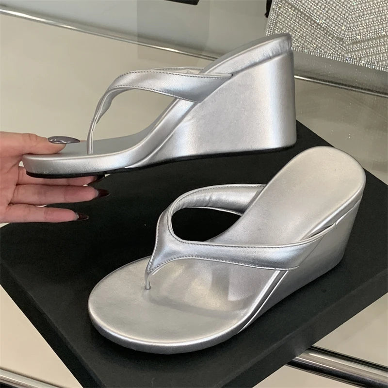 Tongs Compensées Femme Cuir PU – Talon Haut Bout Ouvert, Semelle Épaisse