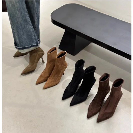 Bottines en Suédine à Bout Pointu et Talon Fin