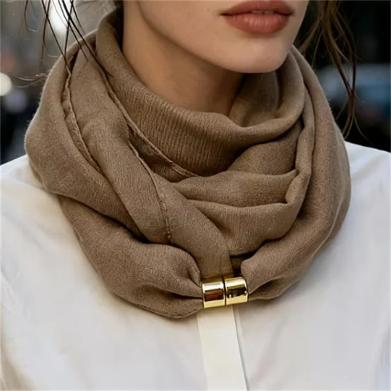 Women's solid color scarf with magnetic closure