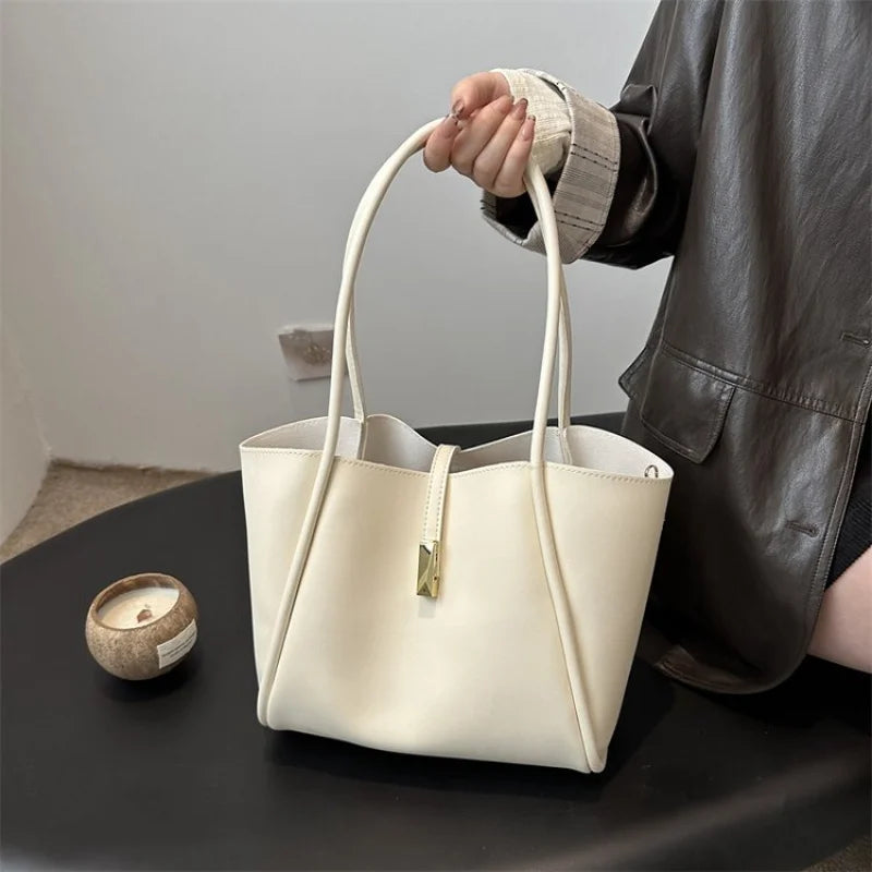Elegant Leather Tote Bag for Women - Premium Luxury Brand - Refined Vintage Design