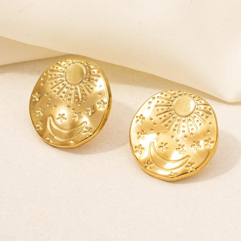Clous d'Oreilles Soleil Lune Étoile – Acier Inoxydable Plaqué Or, Style Céleste Unisexe, 9 Modèles