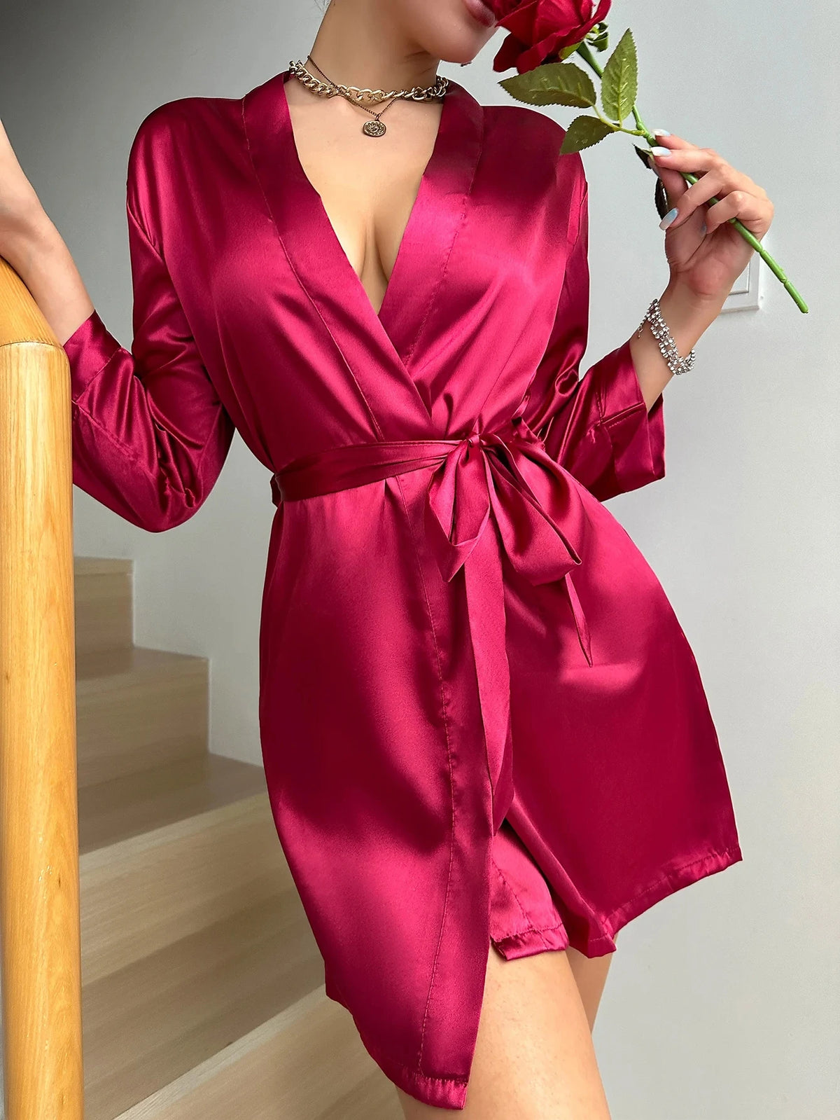 Peignoir Femme – Col V, Manches Courtes & Ceinture, Tissu Léger Uni
