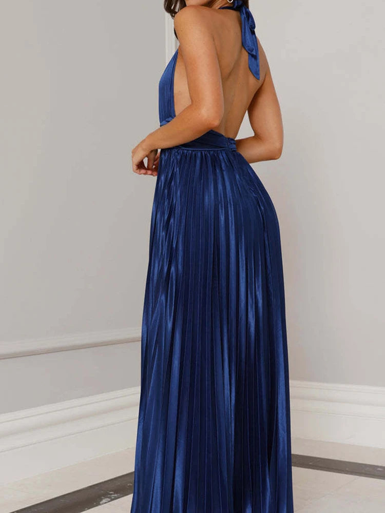 Robe Longue à Aspect Satiné – Col Licou, Dos Nu et Jupe Plissée