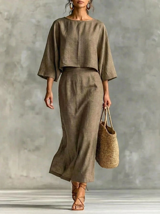 Ensemble deux pièces avec haut ample et jupe midi