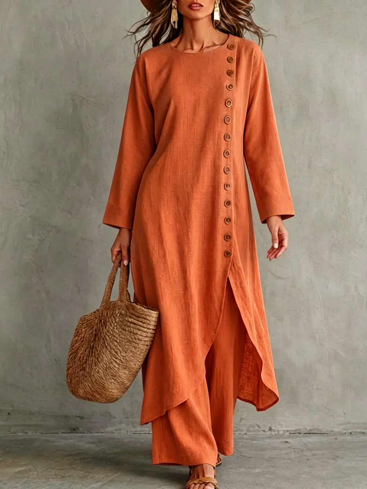 Ensemble pantalon avec tunique asymétrique à boutons décoratifs