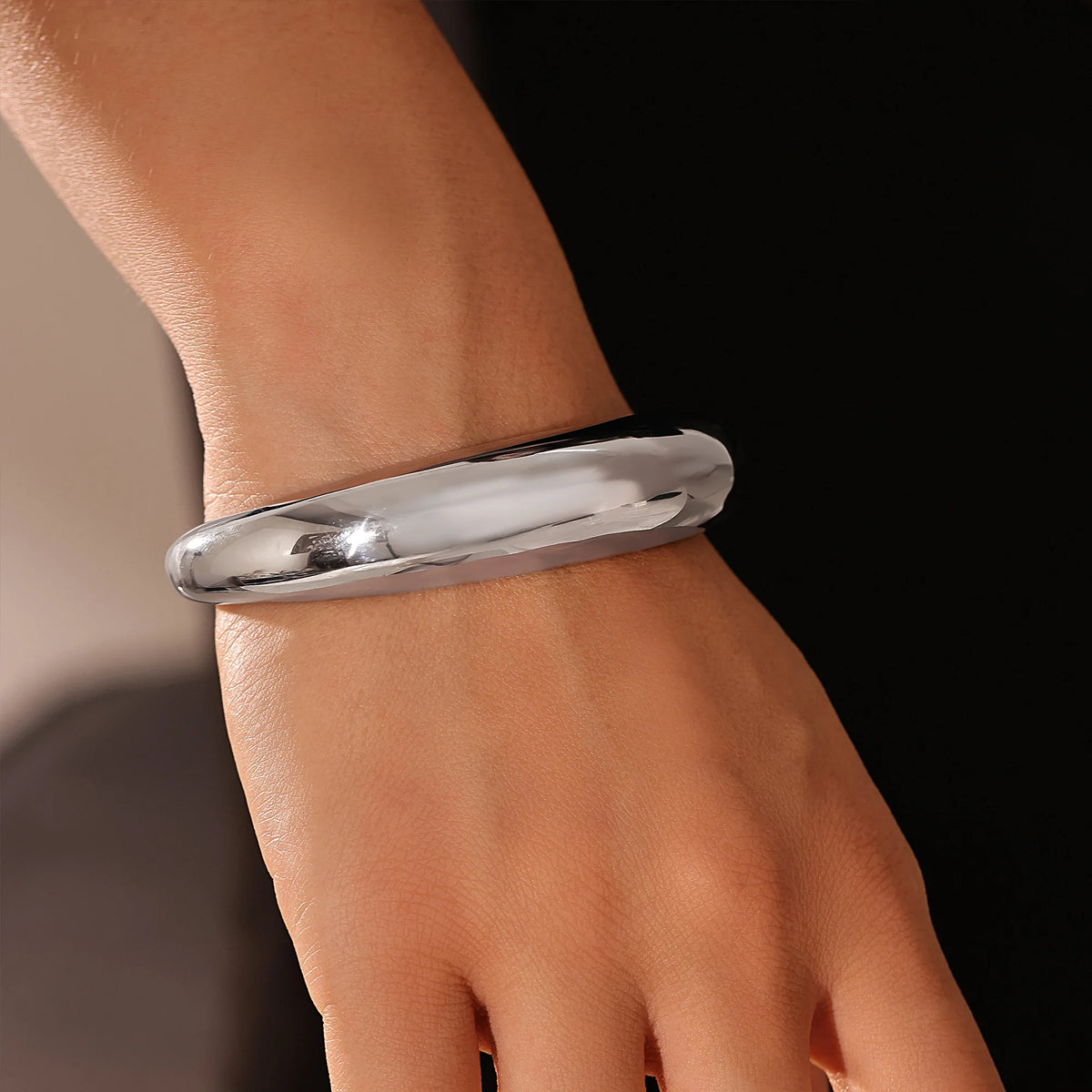 Bracelet Manchette Minimaliste en C – Acier Inoxydable 316L Plaqué Or 18K, Pour Femme
