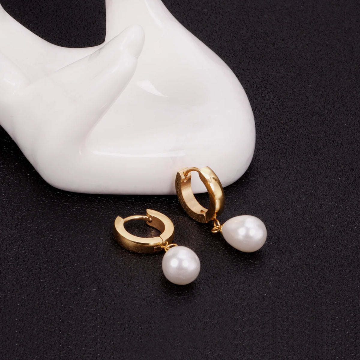 Boucles d'Oreilles Créoles Perle Simulée – Acier Inoxydable Plaqué Or 24K, Style Tendance