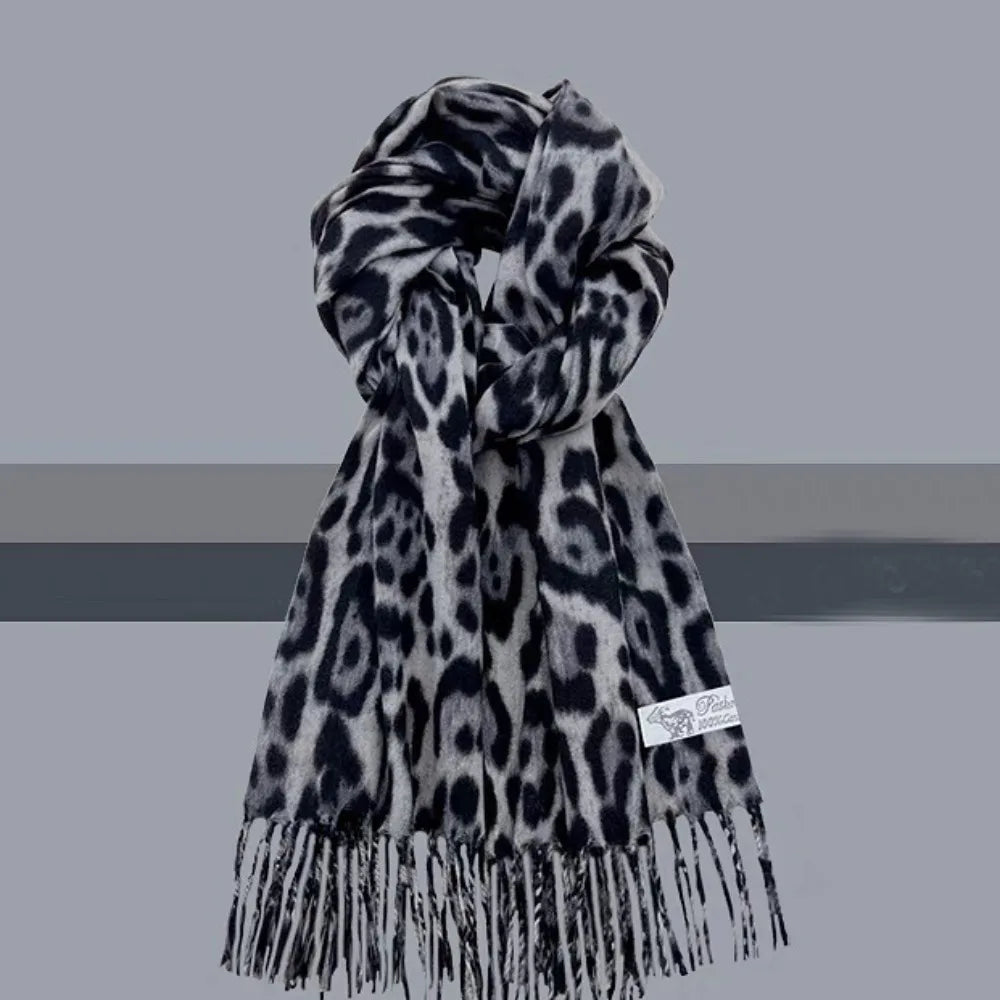 Écharpe longue à franges au toucher doux – 180 × 30 cm