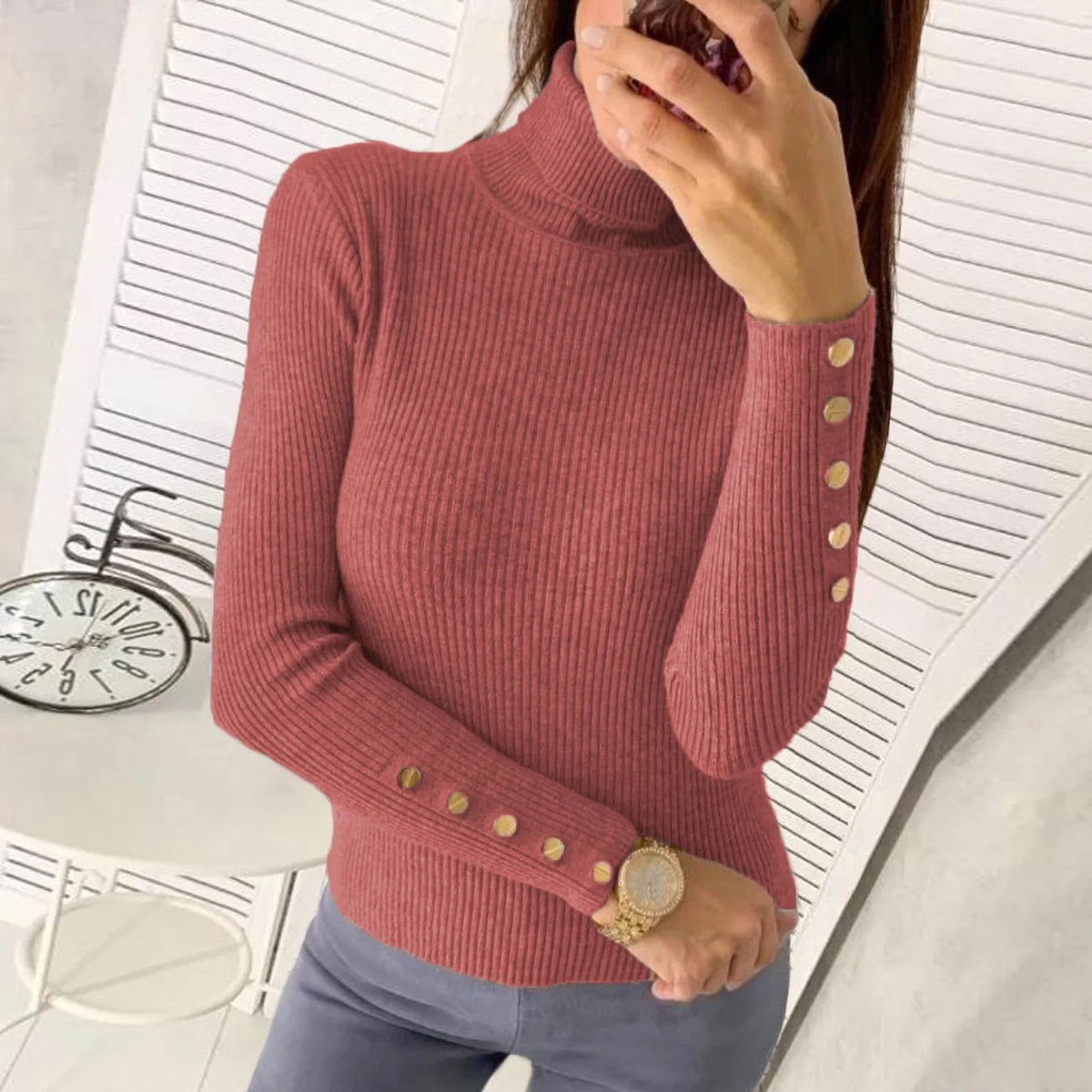 Pull Côtelé à Col Roulé et Boutons Décoratifs