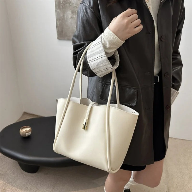 Elegant Leather Tote Bag for Women - Premium Luxury Brand - Refined Vintage Design
