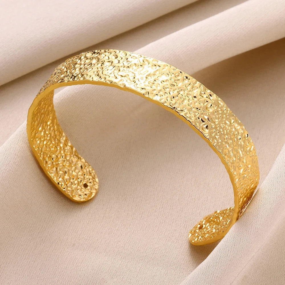 Bracelet Jonc Classique Texturé – Acier Inoxydable Doré, Ouvert, Pour Femme