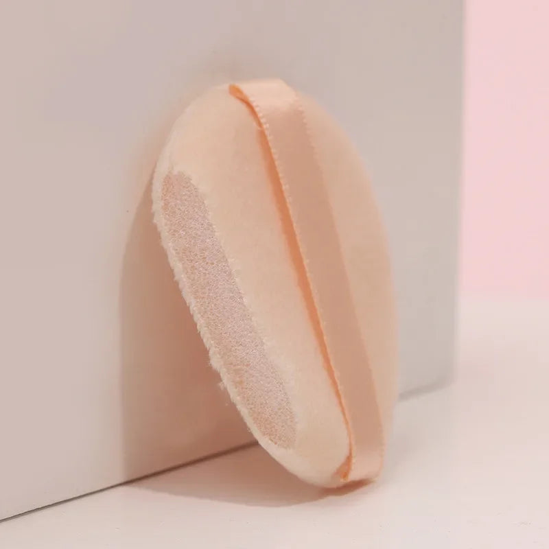 Set of Round Foundation Sponges – Soft, Portable, Professional, 5.5 cm