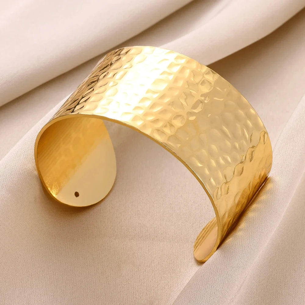 Bracelet Jonc Classique Texturé – Acier Inoxydable Doré, Ouvert, Pour Femme