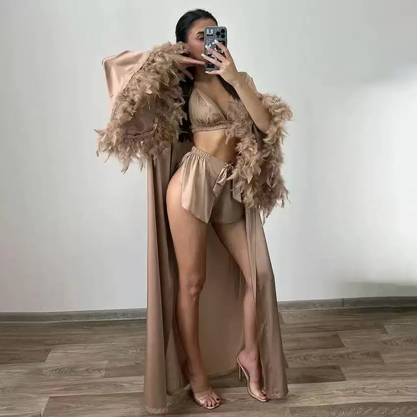 Peignoir Long Luxe Femme – Satin & Plumes, Longueur Cheville, Style Élégant