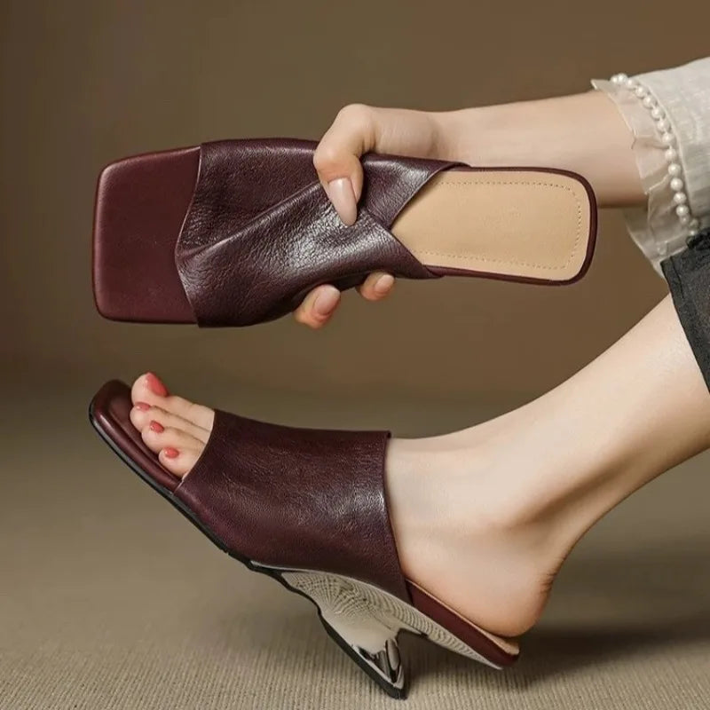 Mules Femme Rétro Fashion – Bout Carré, Talon Original, Style Office Chic