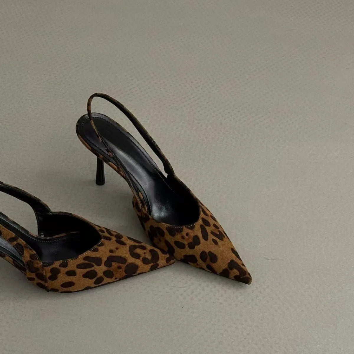 Escarpins en suédine à bride arrière et talon fin