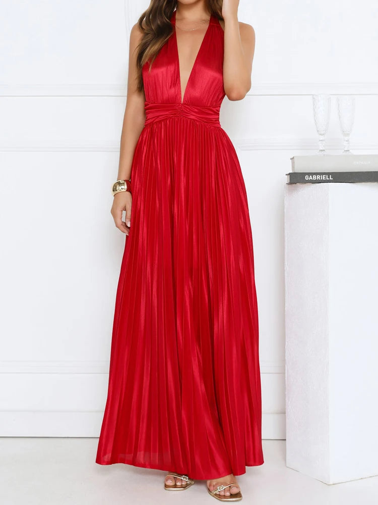 Robe Longue à Aspect Satiné – Col Licou, Dos Nu et Jupe Plissée