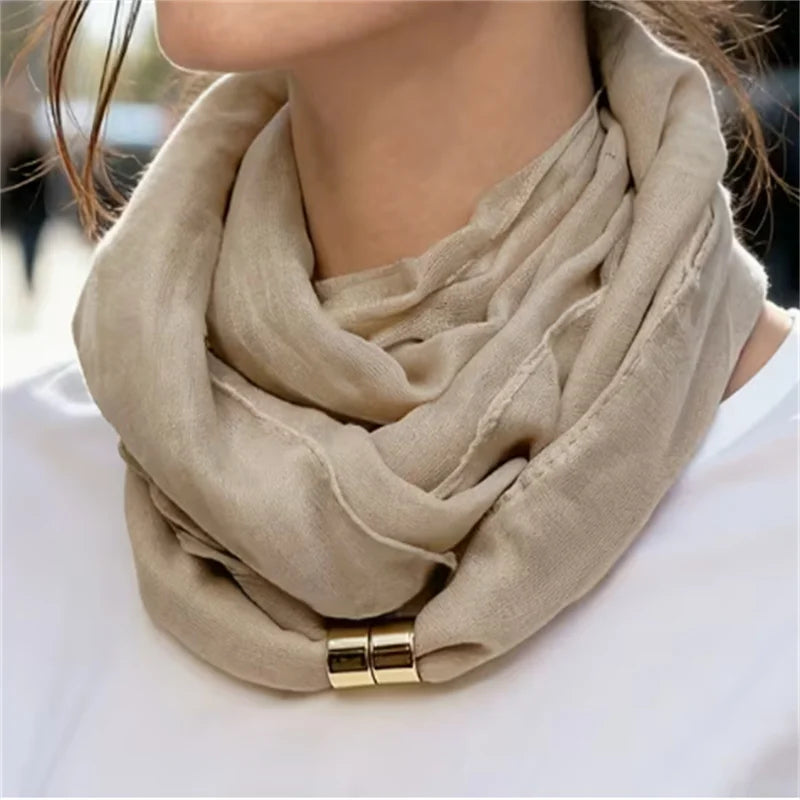 Women's solid color scarf with magnetic closure