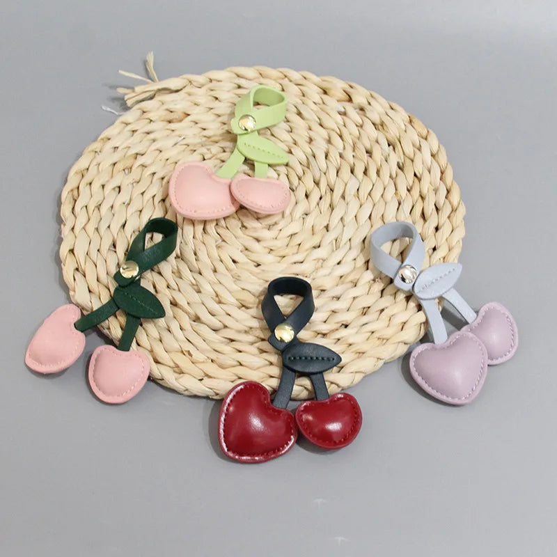 Porte-Clés Femme en Cuir – Pendentif Cerise Exquis, Décoration de Sac À Main
