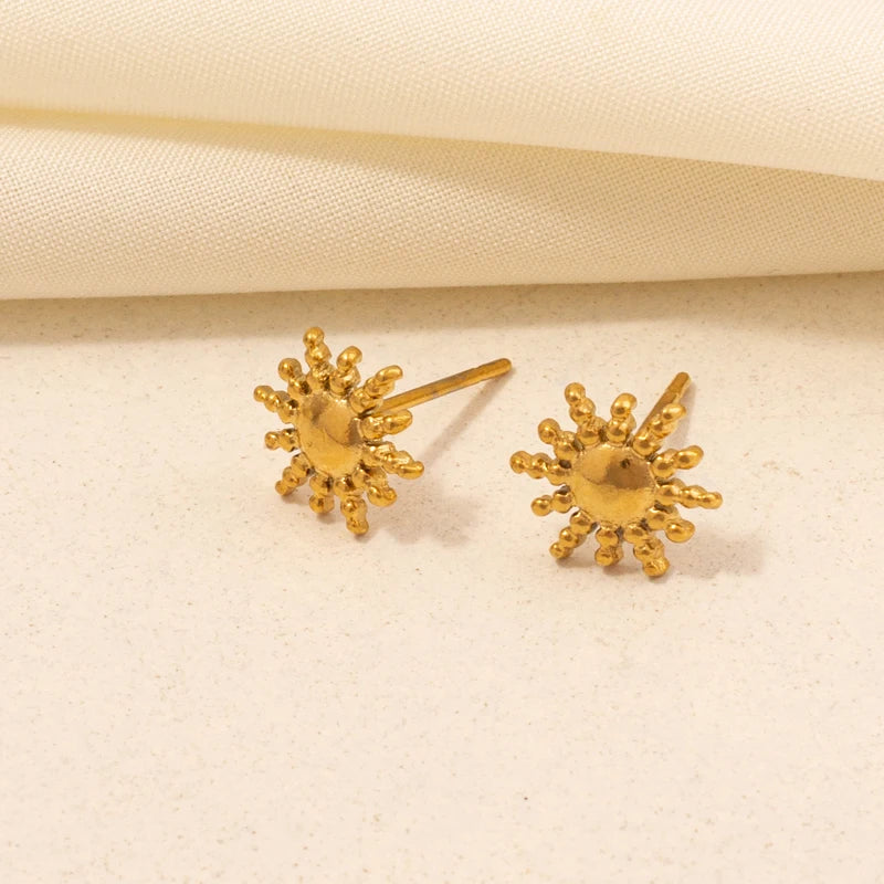 Clous d'Oreilles Soleil Lune Étoile – Acier Inoxydable Plaqué Or, Style Céleste Unisexe, 9 Modèles