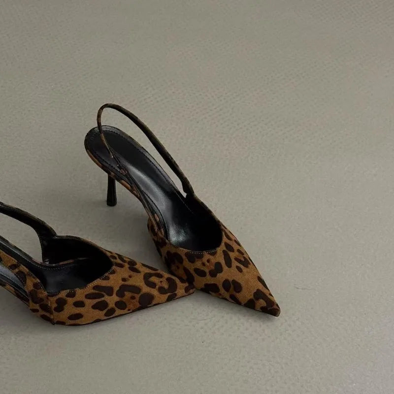 Escarpins en suédine à bride arrière et talon fin