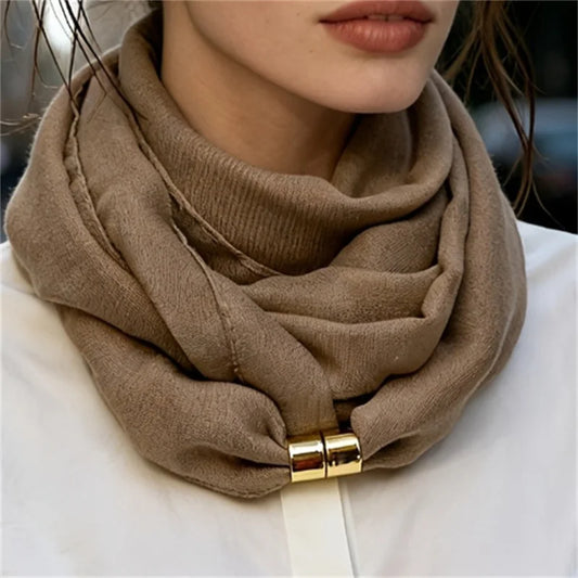 Women's solid color scarf with magnetic closure