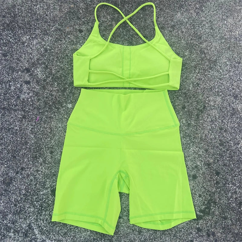 Ensemble de Sport Femme 2 Pièces – Bra Bretelles Croisées & Short Taille Haute, Yoga & Running