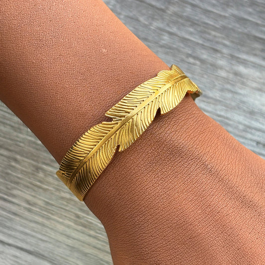 Bracelet Plume Rétro – Acier Inoxydable Doré, Ajustable, Unisexe