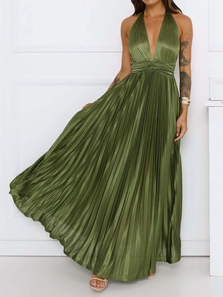 Robe Longue à Aspect Satiné – Col Licou, Dos Nu et Jupe Plissée