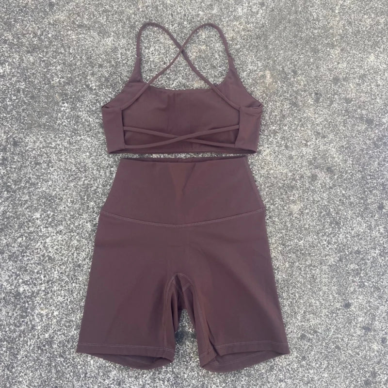 Ensemble de Sport Femme 2 Pièces – Bra Bretelles Croisées & Short Taille Haute, Yoga & Running
