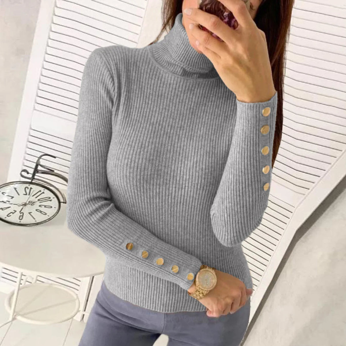 Pull Côtelé à Col Roulé et Boutons Décoratifs
