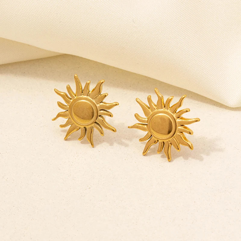 Clous d'Oreilles Soleil Lune Étoile – Acier Inoxydable Plaqué Or, Style Céleste Unisexe, 9 Modèles