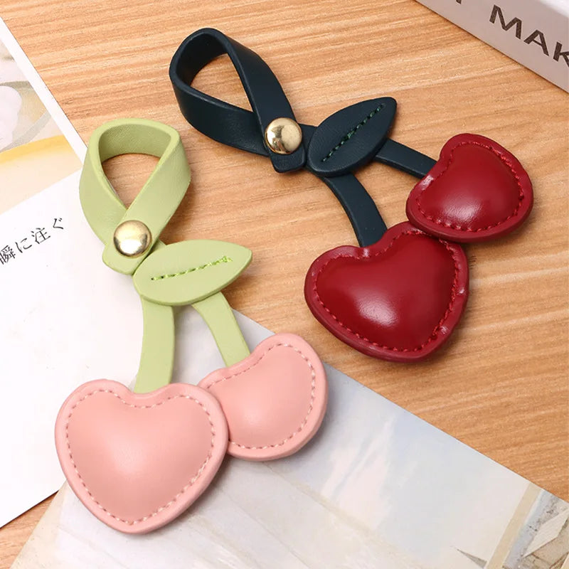 Porte-Clés Femme en Cuir – Pendentif Cerise Exquis, Décoration de Sac À Main