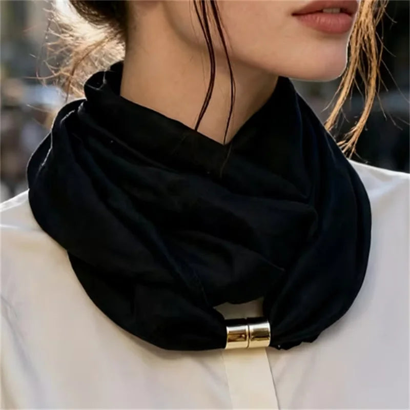 Women's solid color scarf with magnetic closure
