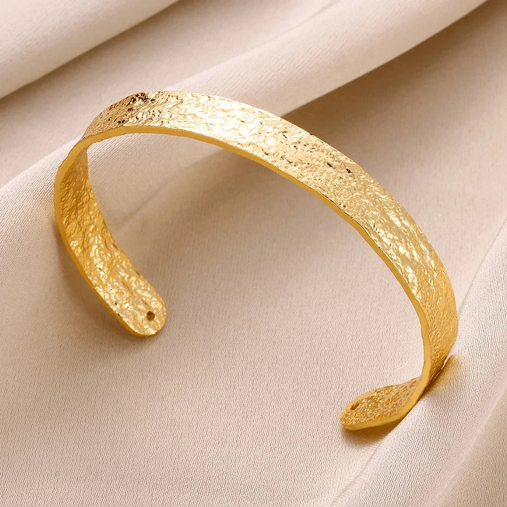 Bracelet Jonc Classique Texturé – Acier Inoxydable Doré, Ouvert, Pour Femme