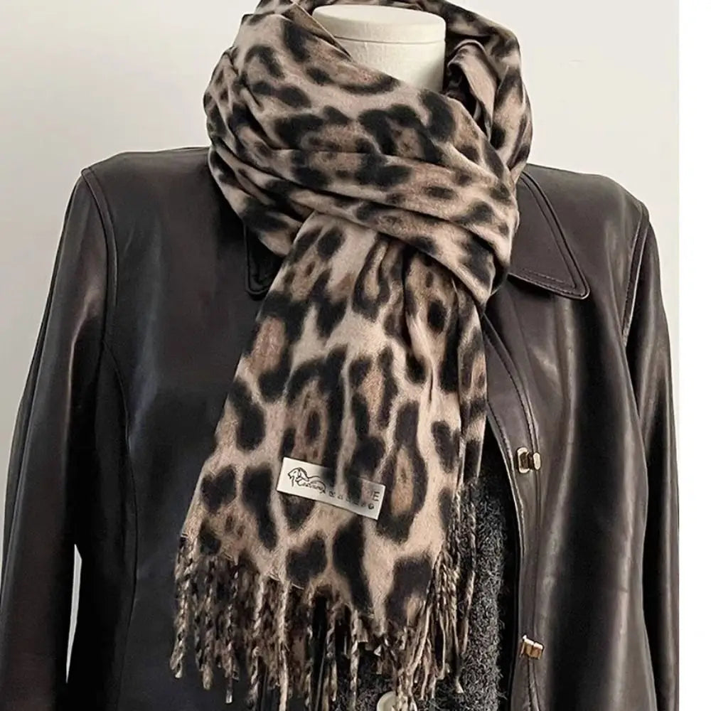Écharpe longue à franges au toucher doux – 180 × 30 cm