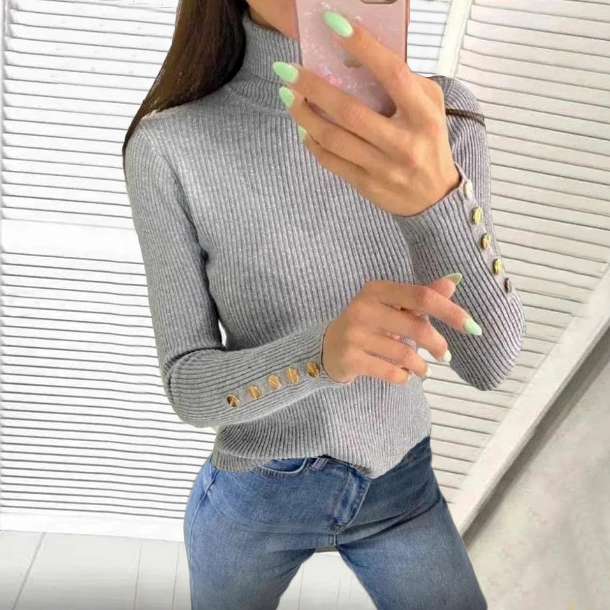 Pull Côtelé à Col Roulé et Boutons Décoratifs