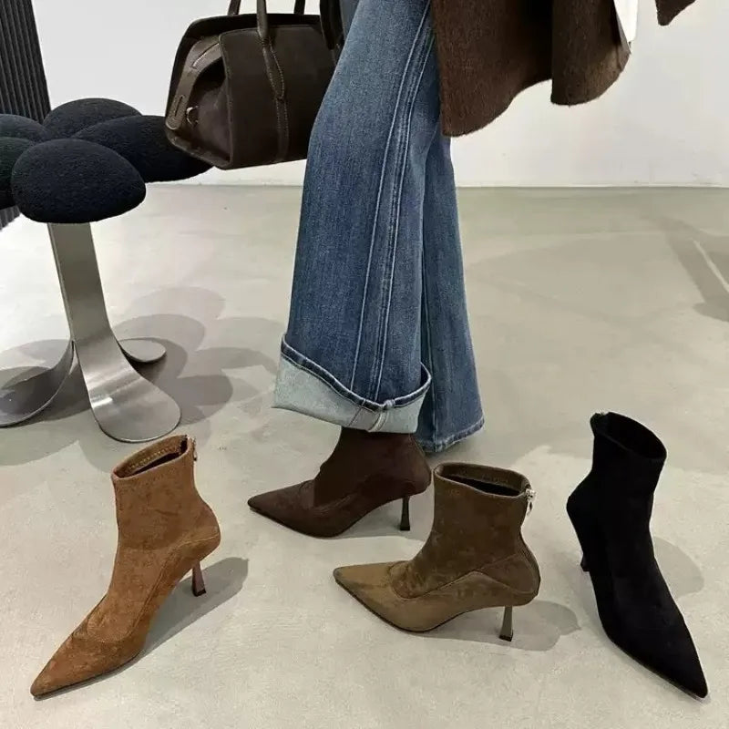 Bottines en Suédine à Bout Pointu et Talon Fin