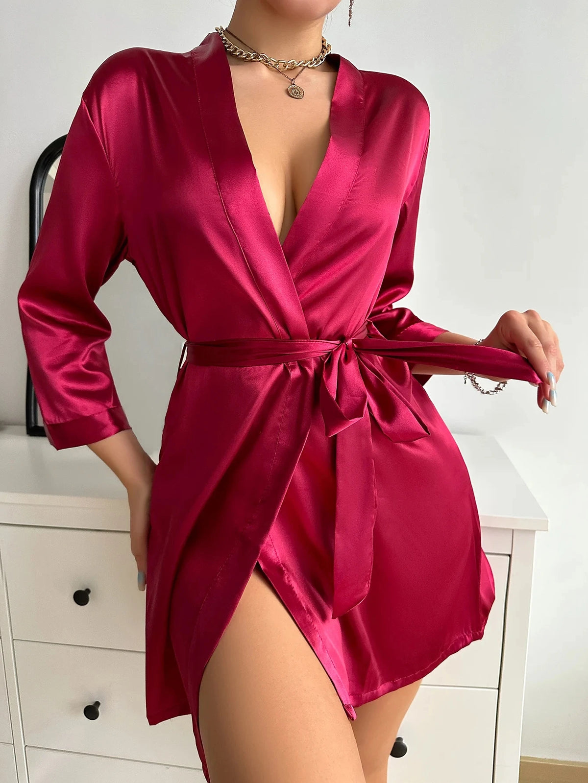 Peignoir Femme – Col V, Manches Courtes & Ceinture, Tissu Léger Uni