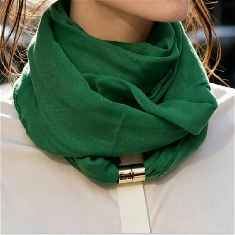Women's solid color scarf with magnetic closure
