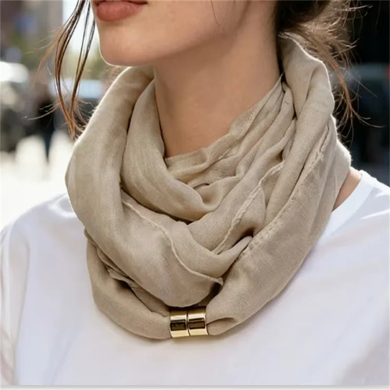 Women's solid color scarf with magnetic closure