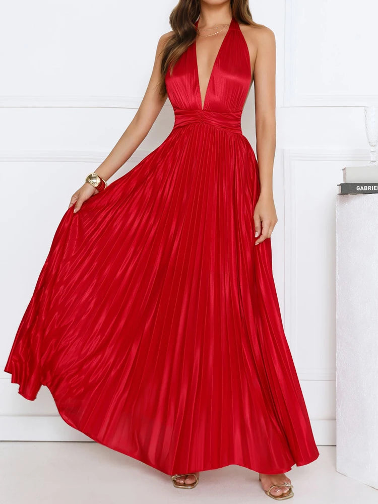 Robe Longue à Aspect Satiné – Col Licou, Dos Nu et Jupe Plissée
